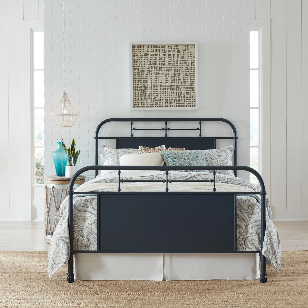 Distressed Metal King Bed U98377